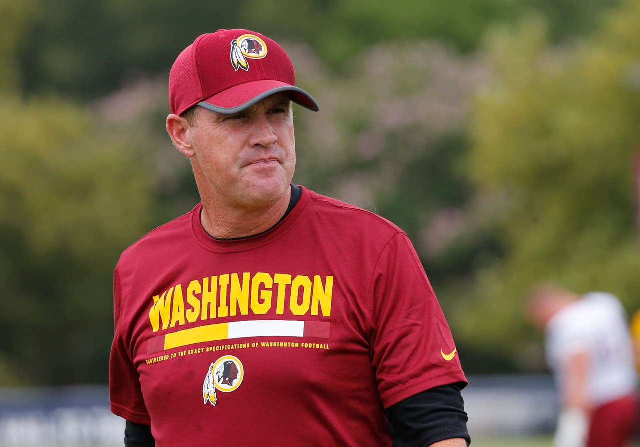 <i>Head Coach</i>: JAY GRUDEN
<br>Ex coordinador ofensivo de Cincinnati, Gruden ya tiene tres años de experiencia como entrenador en jefe y no ha podido conseguir acumular victorias de dos dígitos en un año. Su marca debajo del .500 de 21 ganados y 26 perdidos comienza a preocupar al dueño Daniel Snyder que espera una campaña ganadora.