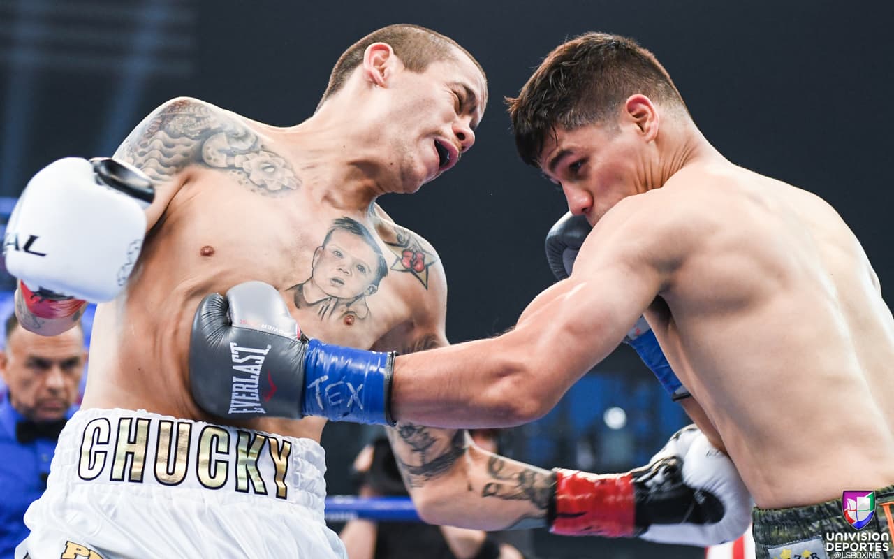 En la pelea coestelar de la noche, el campeonato supergallo de la Asociación Mundial de Boxeo (AMB), Daniel Roman le quitó el invicto al mexicano Moisés 'Chucky' Flores por amplia decisión unánime. Las tarjetas fueron de 116-112, 118-110 y 120-108 para el campeón.