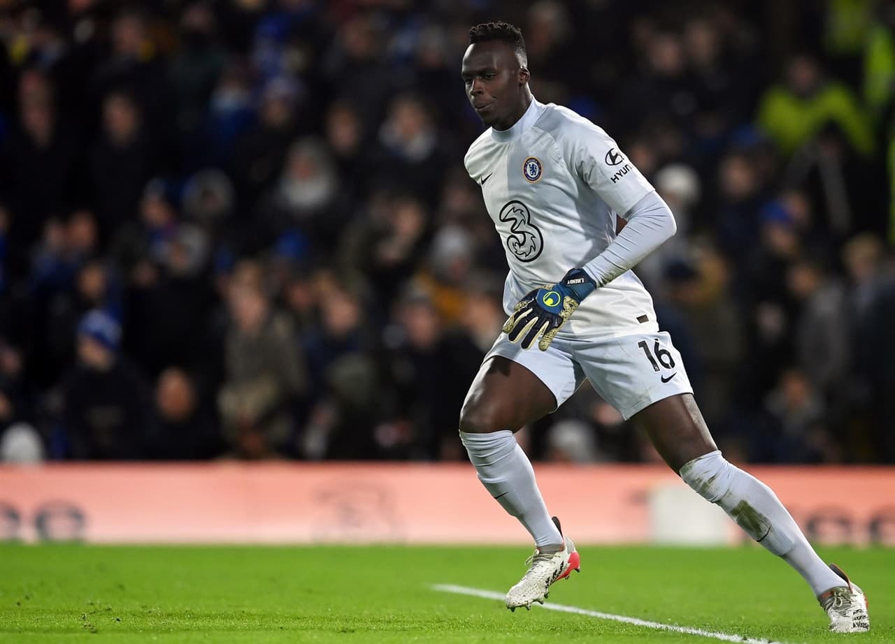 Chelsea empata 1-1 ante el Manchester United durante la J13 de la Premier League. Jadon Sancho abrió el marcador al minuto 50' a favor de los Red Devils, pero Jorge Luis Frello logra igualar el marcador al 69'. Cristiano Ronaldo entró de cambio.