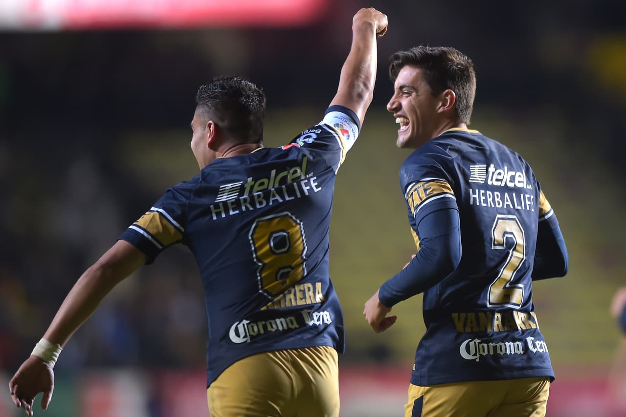 Pablo Barrera festeja el autogol de Monarcas tras un centro suyo al corazón del área. Barrera ha mejorado su nivel en el certamen y es pieza fundamental del cuadro titular de David Patiño.