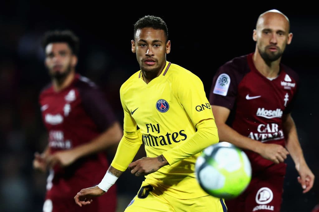 1) 
<b>Neymar Jr</b>. El astro brasileño es el jugador más caro de toda la Ligue 1, y el PSG tiene la suerte de tenerlo en sus filas. El internacional por Brasil está tasado en 180 millones euros.