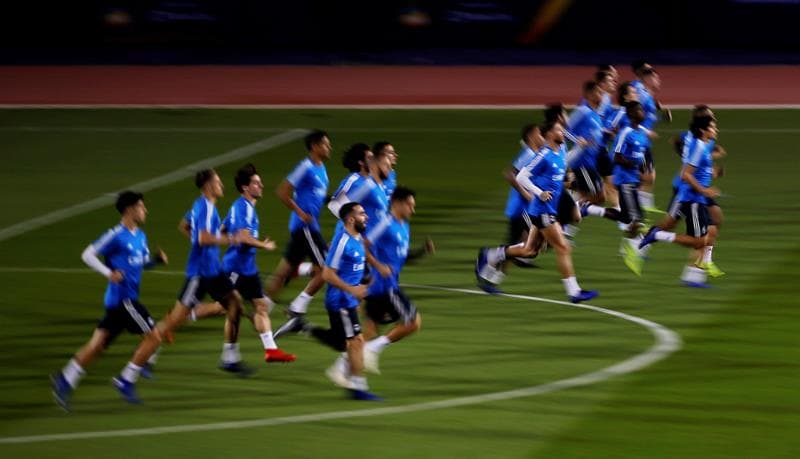 Real Madrid realizó su primera práctica en Abu Dhabi antes de la Semifinal del Mundial de Clubes contra Kashima Antlers, que eliminó a Chivas de Guadalajara y contra el que quiere evitar sorpresas.