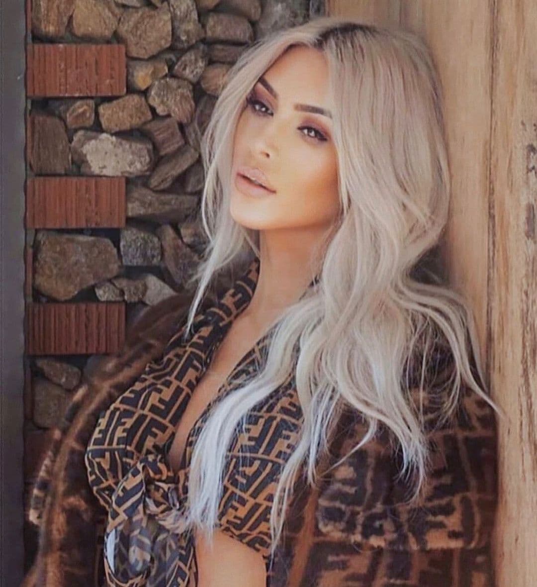 4. Kim Kardashian | Con poco más de 175 millones de seguidores, la modelo multimillonaria cobra hasta 858 mil dólares por cada post.