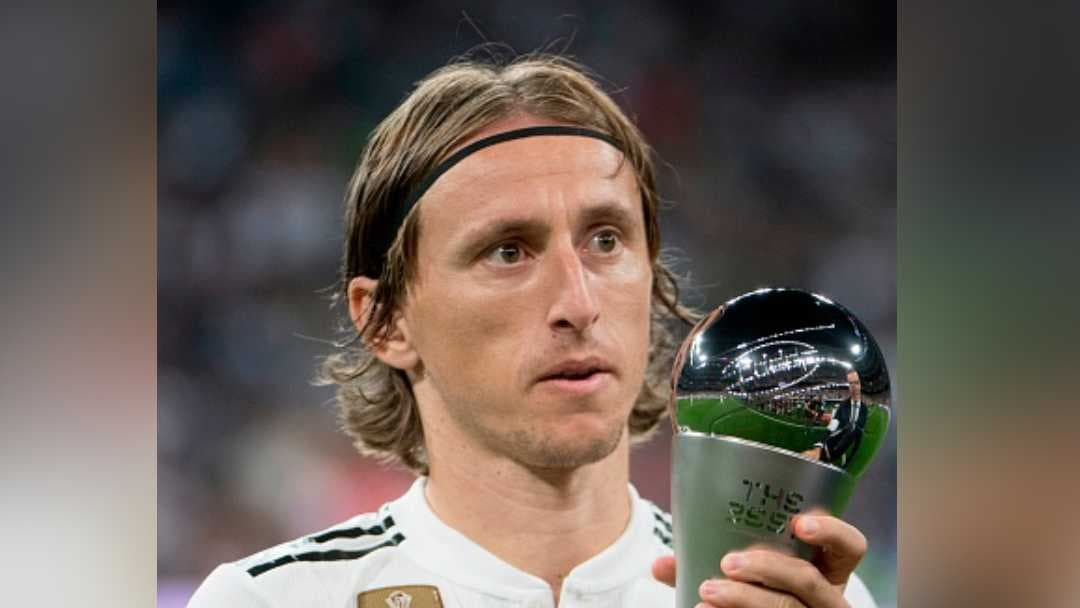 Jugadores del Real Madrid reciben homenaje en el Bernabéu por los premios The Best