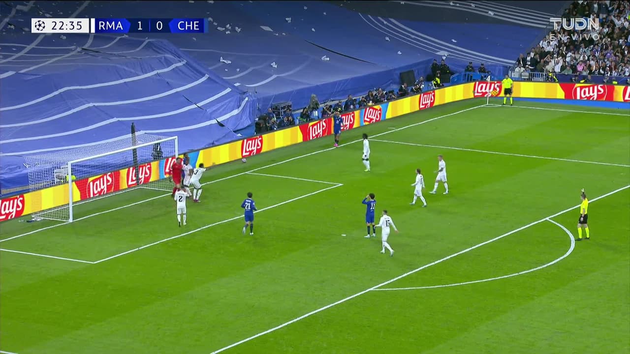 ¡TIRO ATAJADO! disparo por Raheem Sterling.