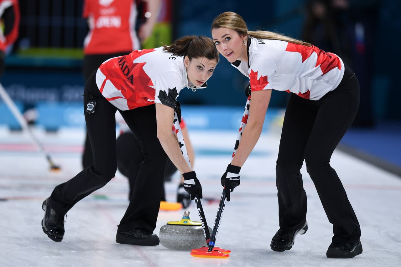 Uno de los puntos clave, aparte de la precisión del lanzamiento, es el apoyo mediante los cepillos especiales. Ese fue uno de los talentos de Marge Simpson.