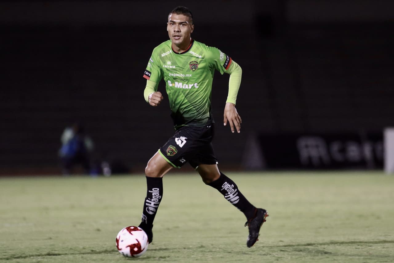 Los Bravos estuvieron cerca de abrir el marcador en dos ocasiones rebasando los 30’ del partido, pero Malagón estaba atento para evitar el gol.