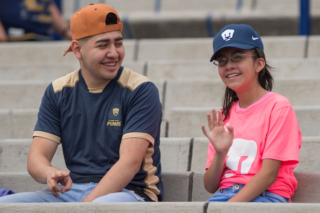 Los niños fueron protagonistas al representar a Pumas y a Toluca como parte del previo del juego, con una niña árbitro, como parte de la fiesta del duelo de la Jornada 16 de la Liga MX.