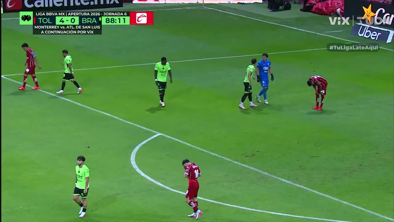 ¿Qué pasó acá? Jurado y Guilherme llegan a los empujones en el área de Bravos