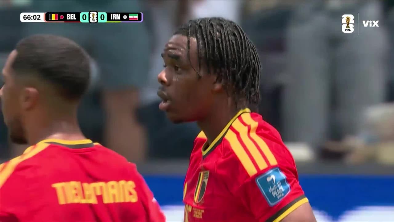 ¡Bélgica se queda con diez! Ngoy ve la roja en un momento crítico