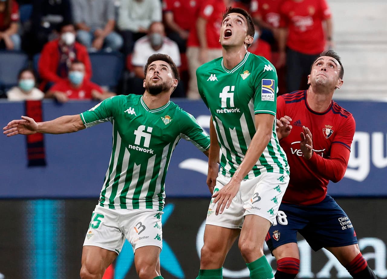 Real Betis se impone al Osasuna 3-1 con goles de Kike Hermoso (21'), Juanmi Jiménez (80') y Willian José (90+3'), mientras durante la Jornada 6 en La Liga, logrando subir a la octava posición de la tabla. El mexicano Andrés Guardado fue titular durante el partido.