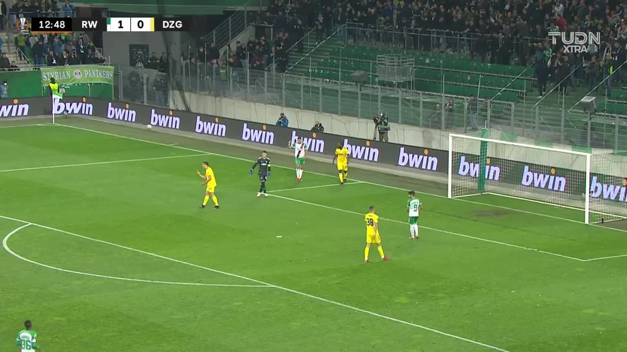 ¡TIRO ATAJADO! disparo por Ercan Kara.