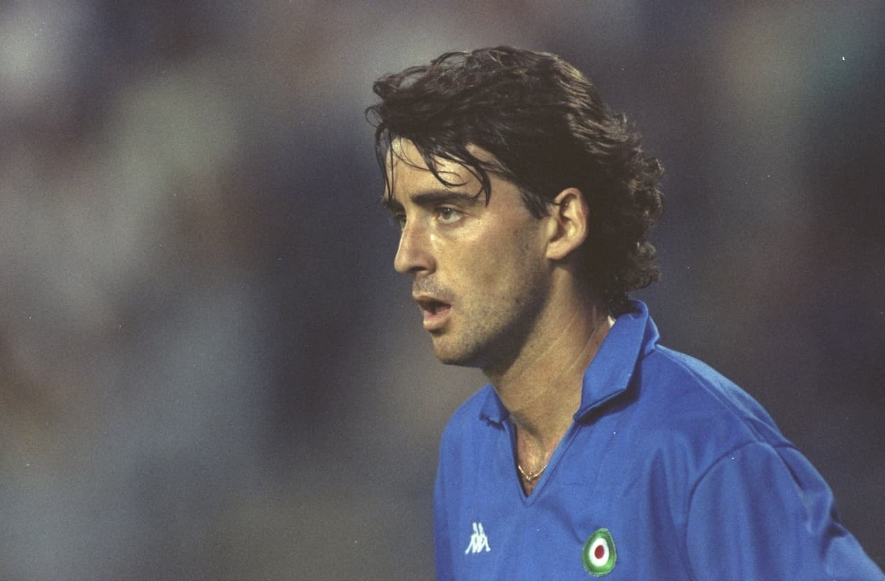 Roberto Mancini vistió en 36 ocasiones la playera de Italia entre 1984 y 1994 y disputó el Mundial de Italia 1990, en el que fueron terceros.