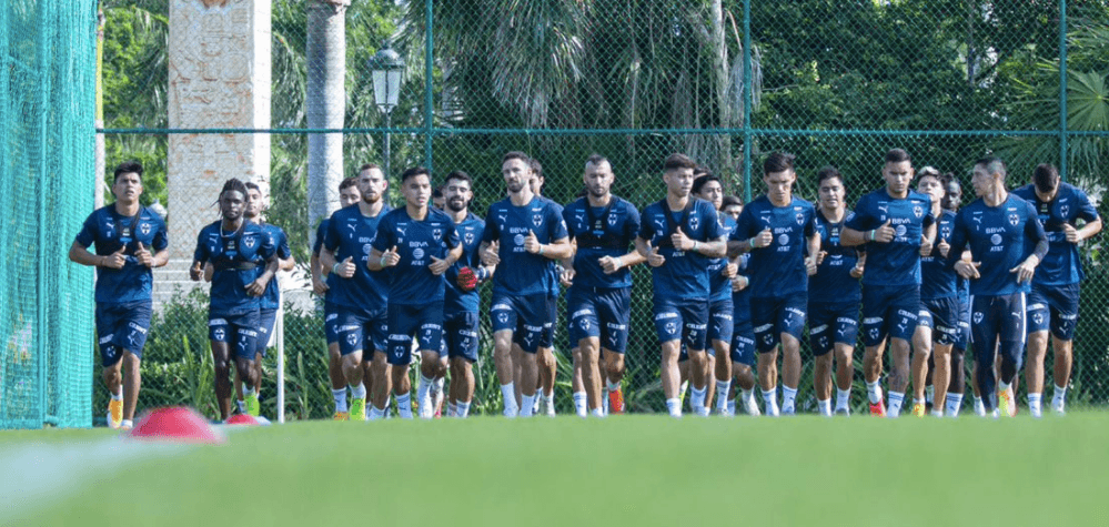 Rogelio Funes Mori es apartado de trabajo de playa con Rayados