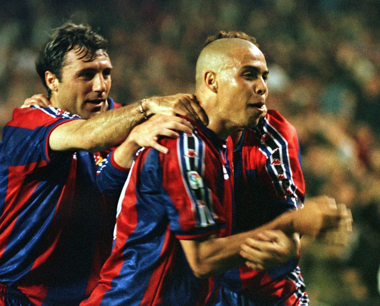 Llegó a Barcelona en 1996 y logró 47 goles en 49 partidos. En 1997, jugando para el Inter, recibió su primer Balón de Oro. Una lesión en el 2000 lo dejó sin actividad durante seis meses.