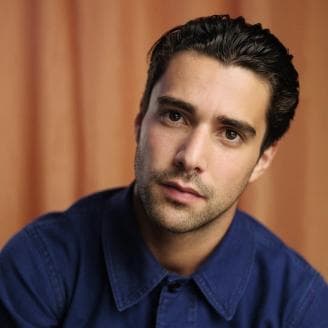 De ascendencia dorniana, es el hijo común del mayordomo del Señor de Blackhaven. No tiene derecho a la tierra ni a los títulos; todo lo que tiene a su nombre es su honor y su habilidad sobrenatural con la espada.