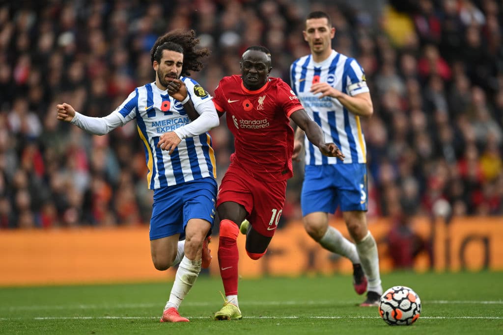 Arsenal soprendes al Leicester en su casa y les pegan 0-2, Burnley vence 3-1 al recien ascendido Brentford, Liverpool tropieza y empatan 2-2 en casa frente al Brighton, Manchester City también tropieza y caen 0-2 frente al Crystal Palace, Reece James comanda la victoria 0-3 del Chelsea sobre el Newcastle United y Watford cae por la mínima (0-1) frente al Southampton.
