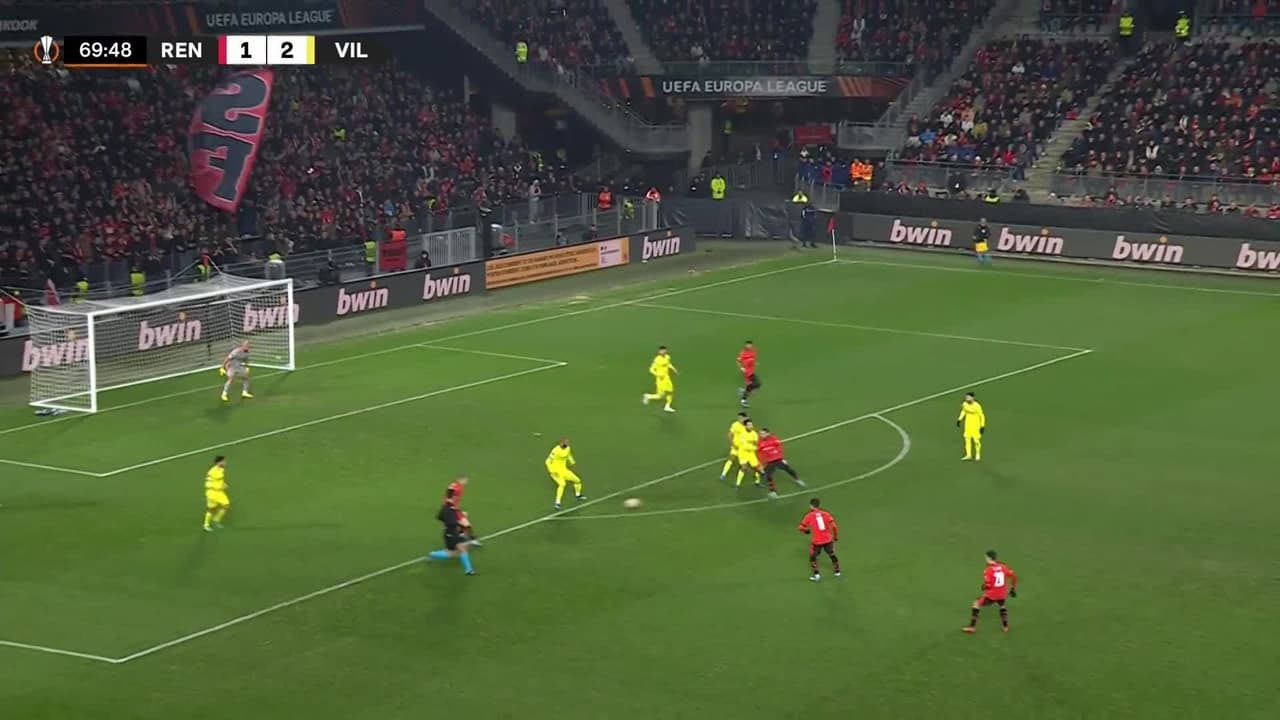 ¡TIRO ATAJADO! disparo por Ludovic Blas.