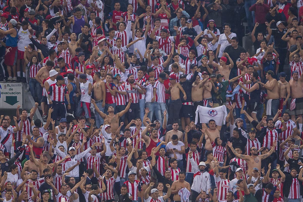 Los fanáticos del Rebaño Sagrado celebraron la victoria que deja a su equipo con 10 puntos en la tabla tras cosechar su tercera victoria consecutiva.