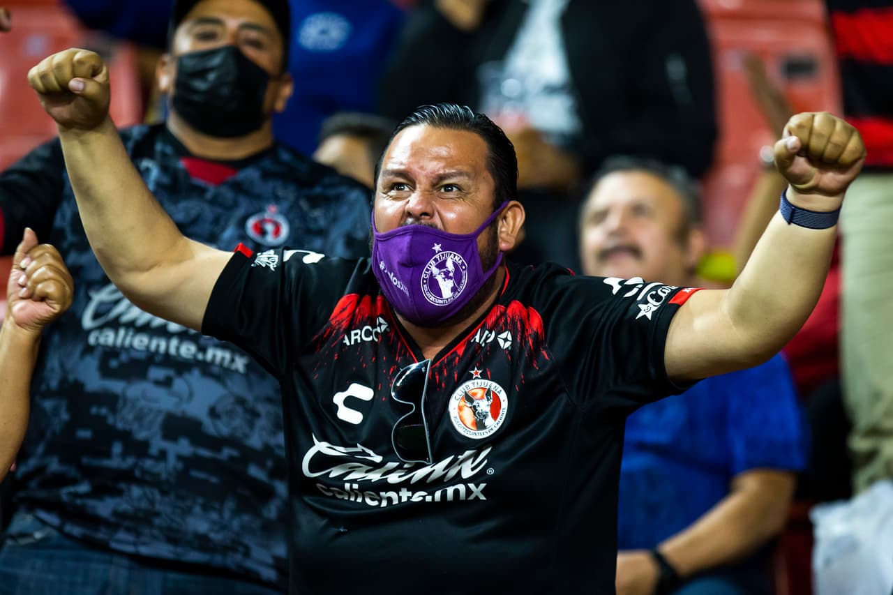 El gol de Mauro Manotas hizo explotar a la afición en el Caliente.