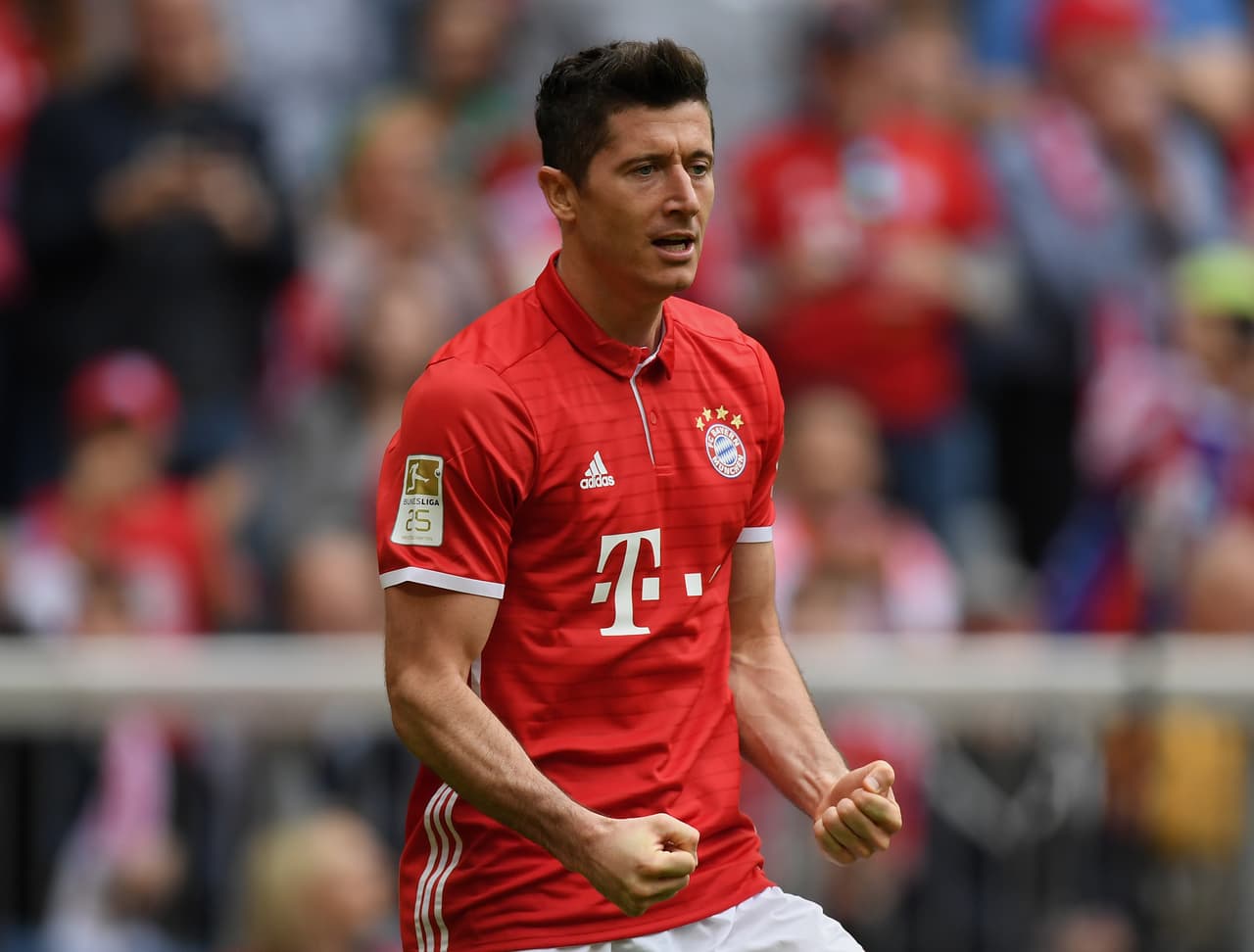<b>Robert Lewandowski </b>(2017)