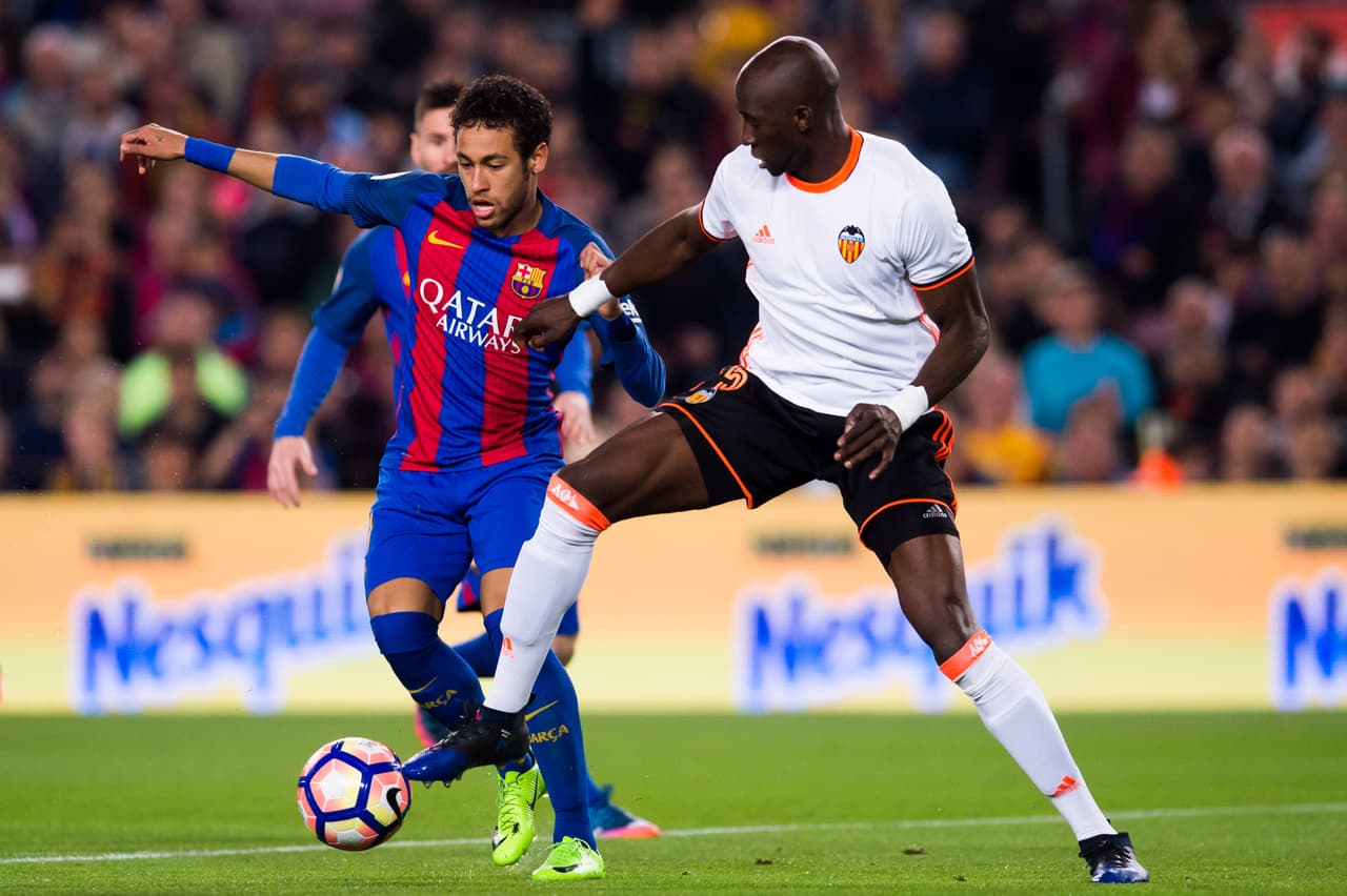 Eliaquim Mangala está a una firma de sellar su regreso al Valencia. El central francés llega libre desde el Manchester City.