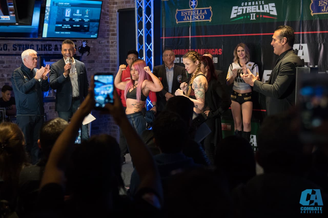 Las luchadoras Melissa Martínez e Ivanna Martinenghi pasaron la báscula en el Gimnasio de Nuevo León en donde se enfrentarán este viernes en el Combate Americas II de este 2018. Además, también pelearán Irene Cabello y Lezly Hinojosa Compean.