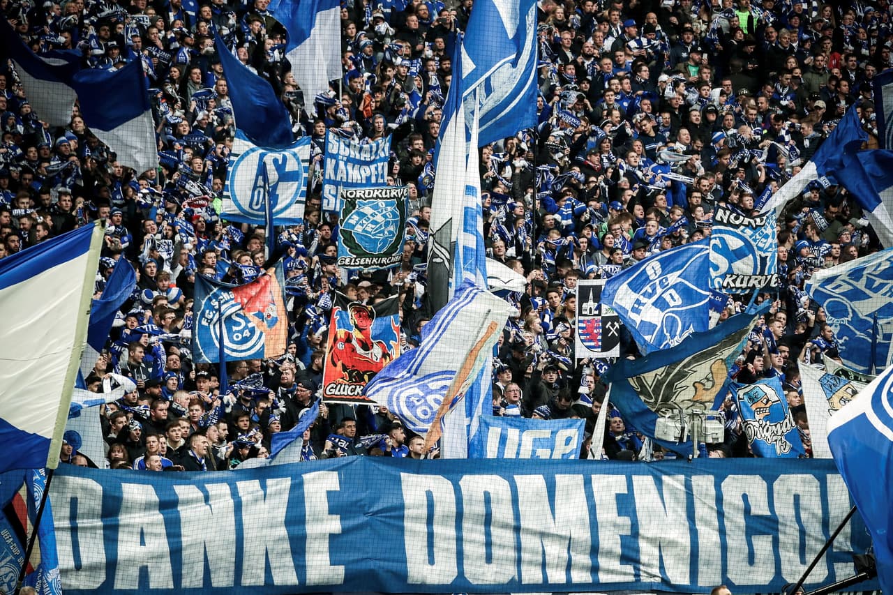 Después del despido de Domenico Tedesco como entrenador del Schalke 04, la afición en el VELTINS-Arena le agradeció por su trabajo en las últimas temporadas.