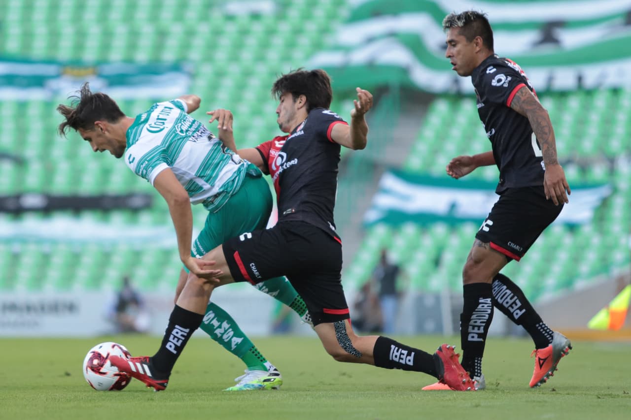 Los Santos no aprovechan la localía frente al Atlas, y con muy pocas llegadas, los Guerreros y los Zorros se dividen los puntos.