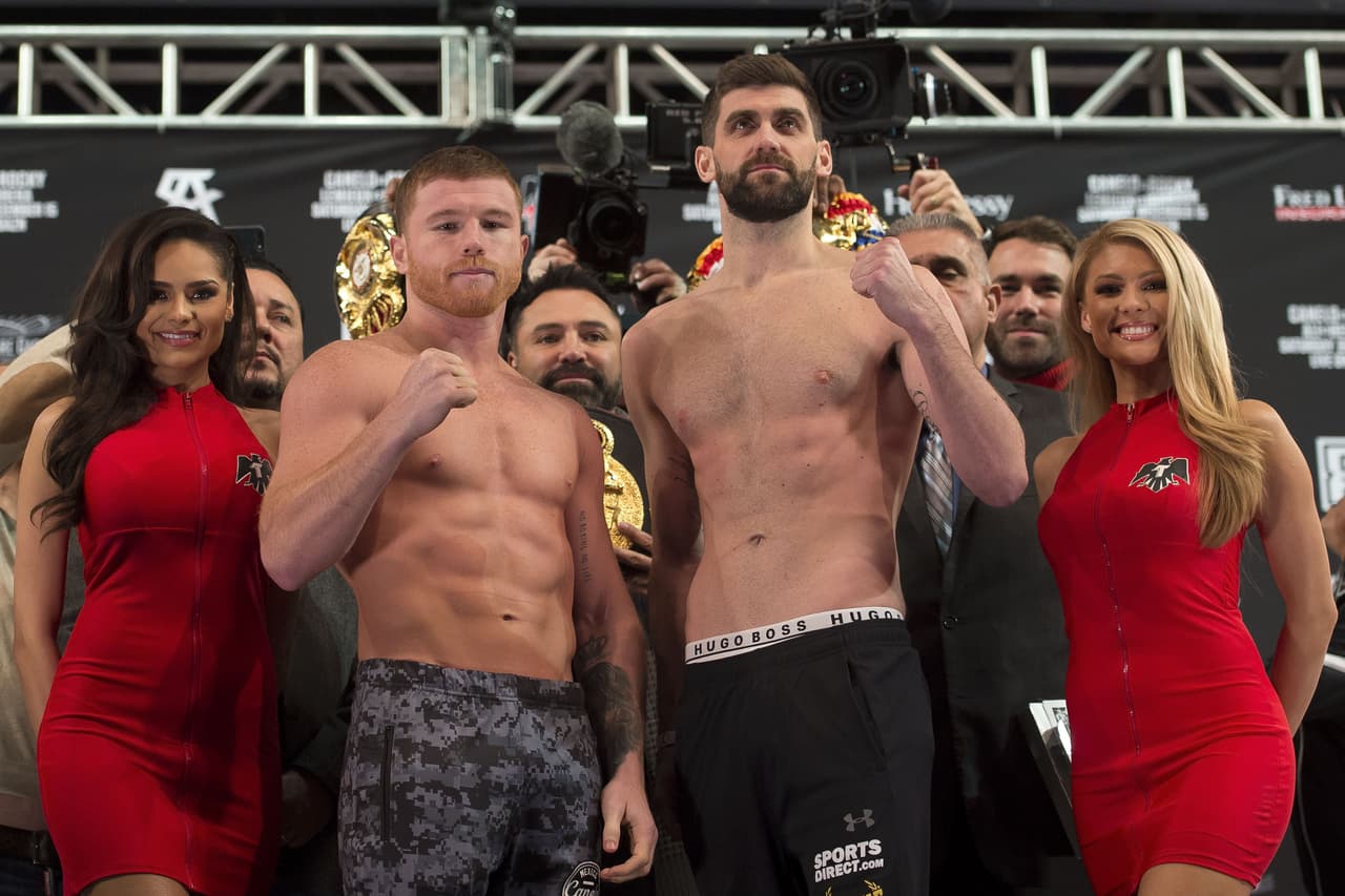 Este viernes, en el Madison Square Garden de Nueva York, Saúl 'Canelo' Álvarez y Rocky Fielding realizaron el popular pesaje antes de su combate de este sábado en el mismo recinto. Su promotores, Óscar De La Hoya y Eddie Hearn, estuvieron presentes en una jornada en la que también se pesaron los peleadores que completan la cartelera.