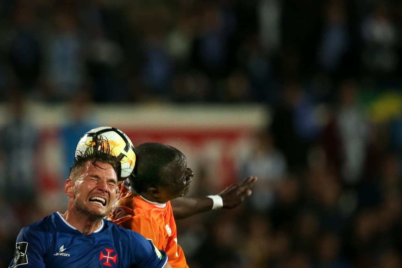 La lucha fue intensa en el cierre del partido con un local inspirado.