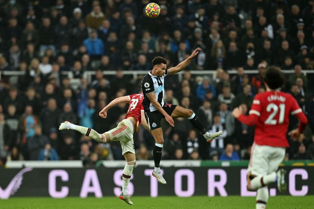 Newcastle sorprende con inceíb le futbol y logran robarle un punto al Manchester United con el epate 1-1.