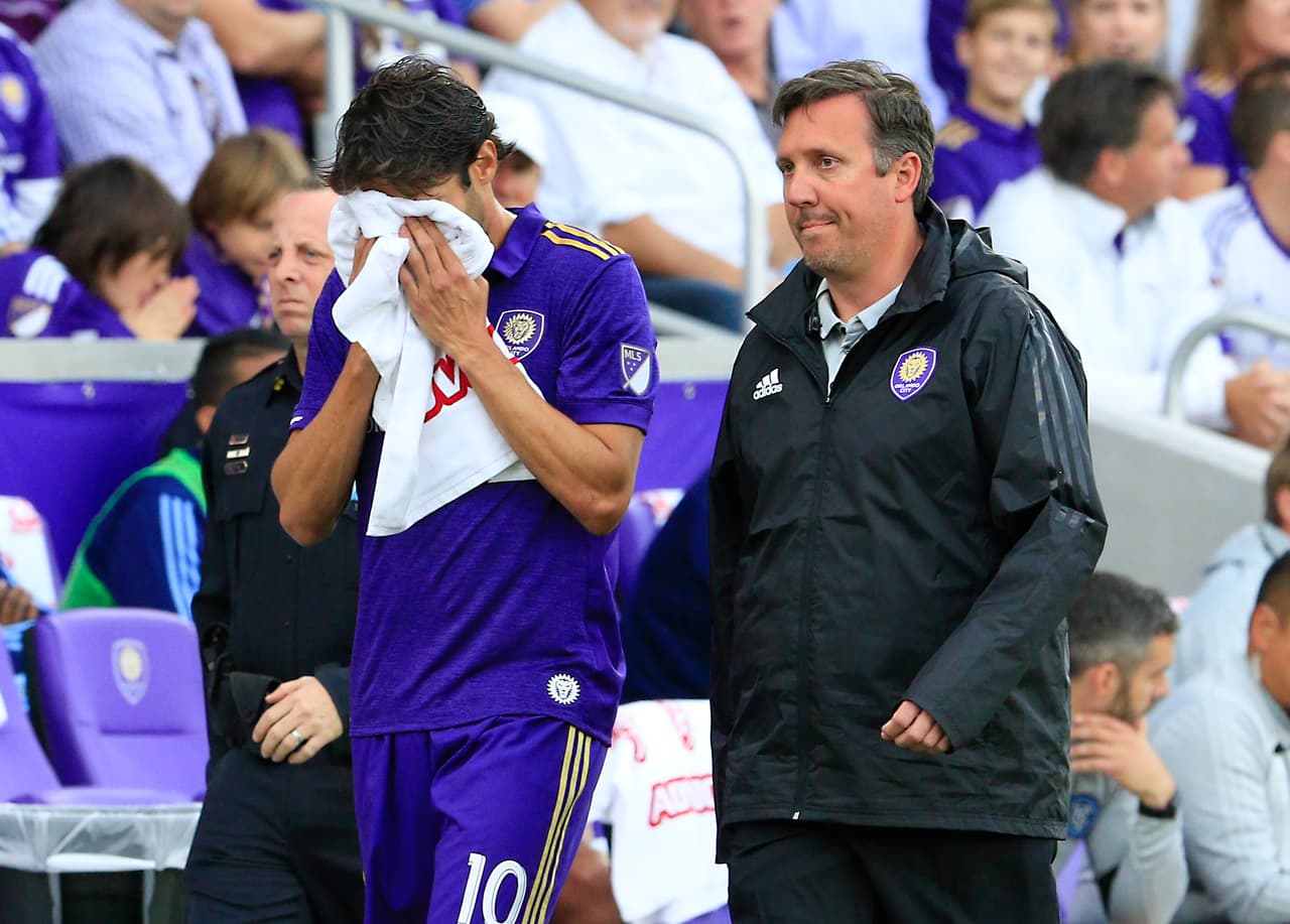 Aun no se conoce la gravedad de la lesión de Kaká, aunque el DT del club Jason Kreis admitió que podría tratarse de algo serio en su pierna izquierda.