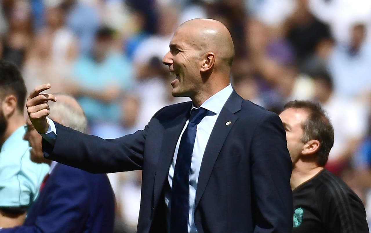 La prueba de Zinedine Zidane no salió tan cómoda como esperaba y el equipo en la cancha se vio confundido.