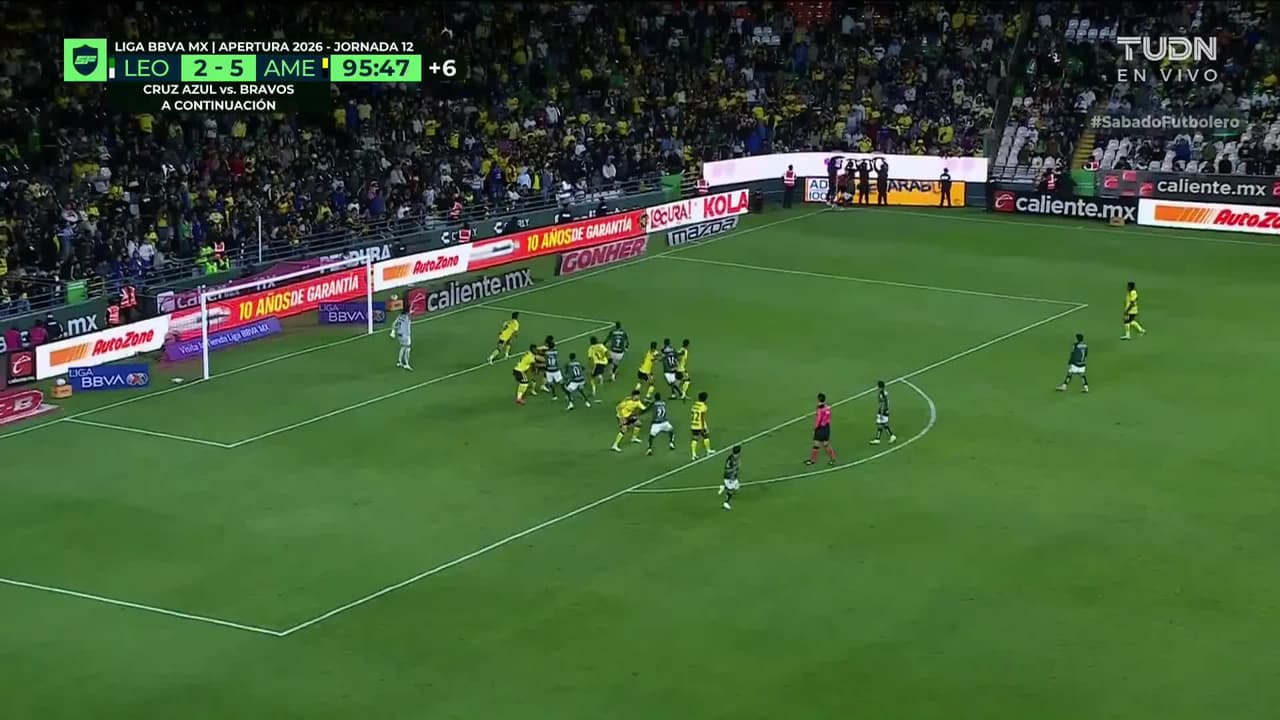 ¡León no deja de pelear! Cabezazo de Ismael Díaz