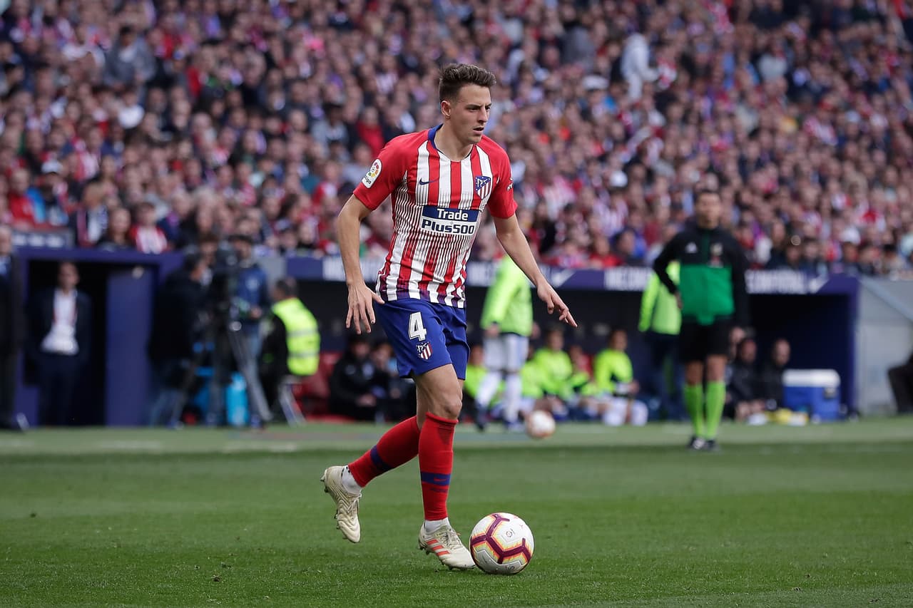 Parece ser que el colombiano Santiago Arias no llenó las expectativas de Diego Simeone y saldría en venta luego de un año allí. En Italia aseguran que Napoli está a la espera de lo que suceda para buscar su fichaje.
