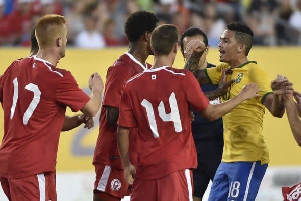 Brasil dominó a placer en el estadio Hamilton y supo cristalizar su superioridad con los goles Luciano a los siete minutos, Romulo (38), Clayton (47) y Erik (89).
