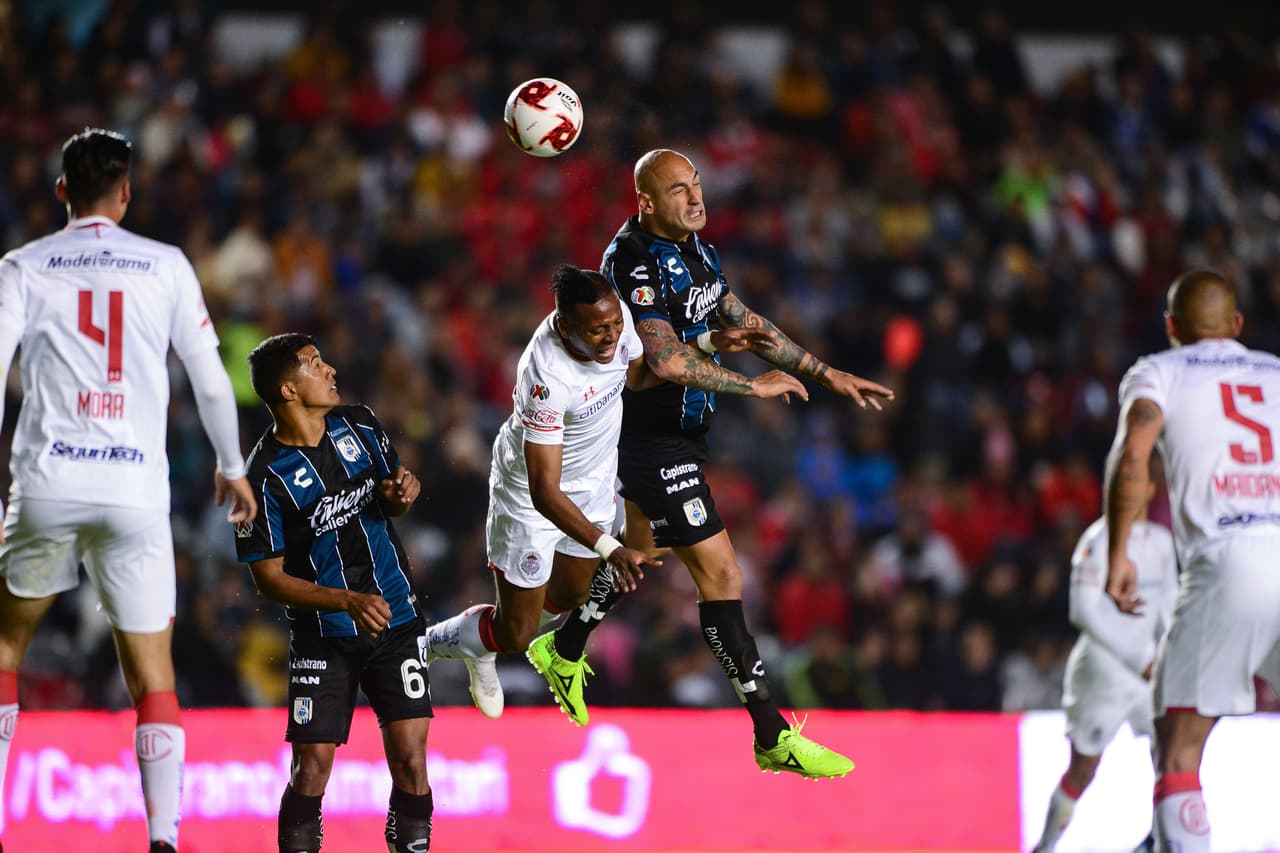 Con goles de Leonardo Fernández y Jorge Aguilar, Gallos y Diablos no se hacen daño y reparten puntos en Querétaro.