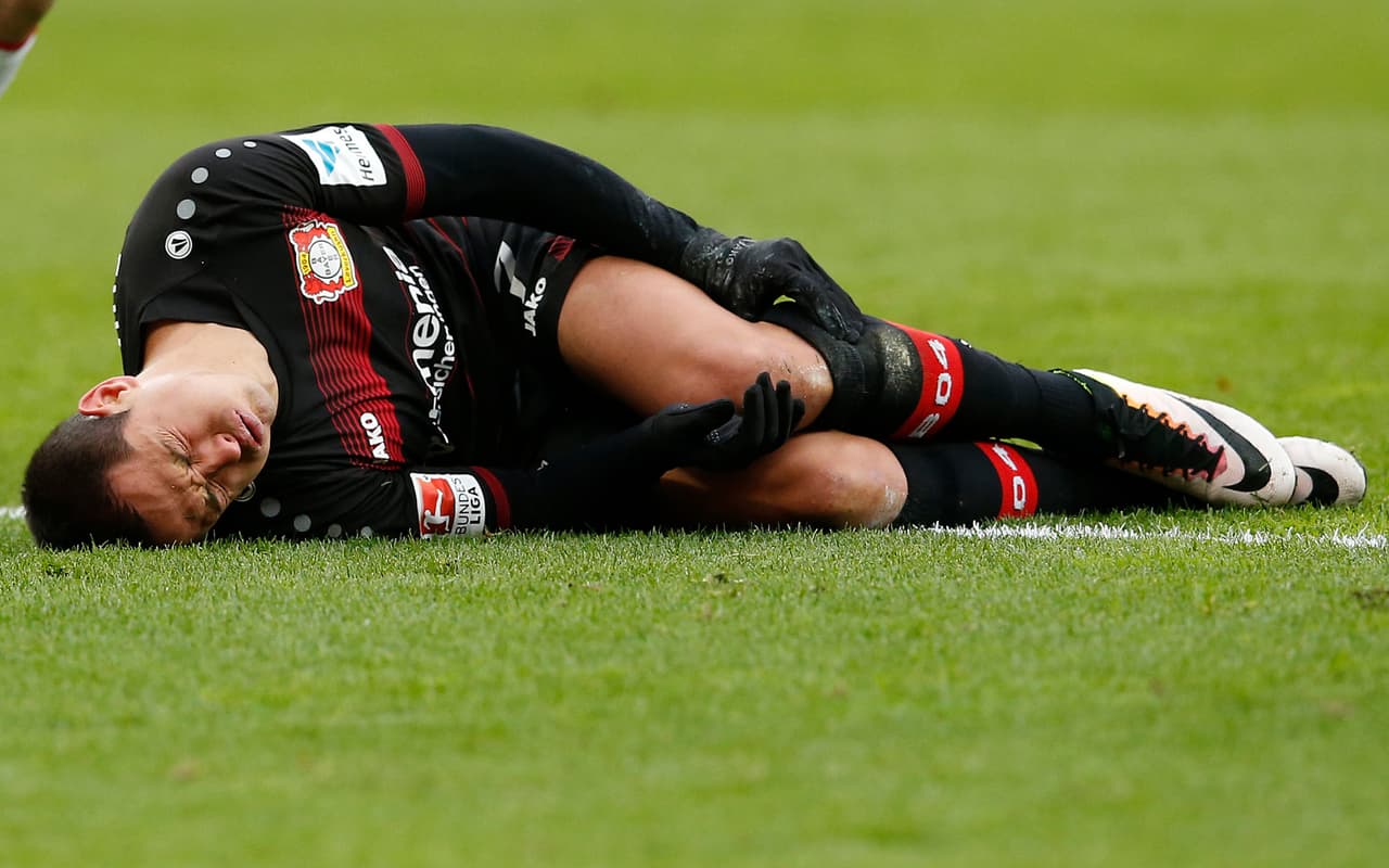 En septiembre del 2016, Javier Hernández se fracturó la muñeca en un accidente doméstico. Se perdió los duelos eliminatorios ante El Salvador y Honduras.