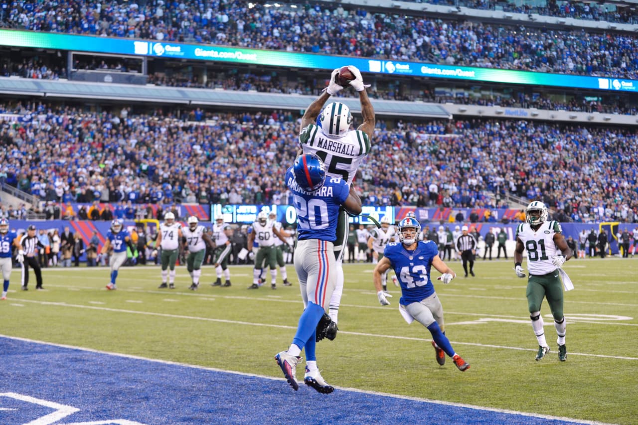 Los New York Jets vencieron 23 - 20 a los New York Giants en dramático partido que se definió en tiempo extra.