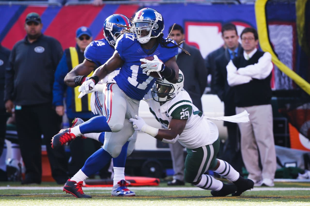 Los New York Jets vencieron 23 - 20 a los New York Giants en dramático partido que se definió en tiempo extra.