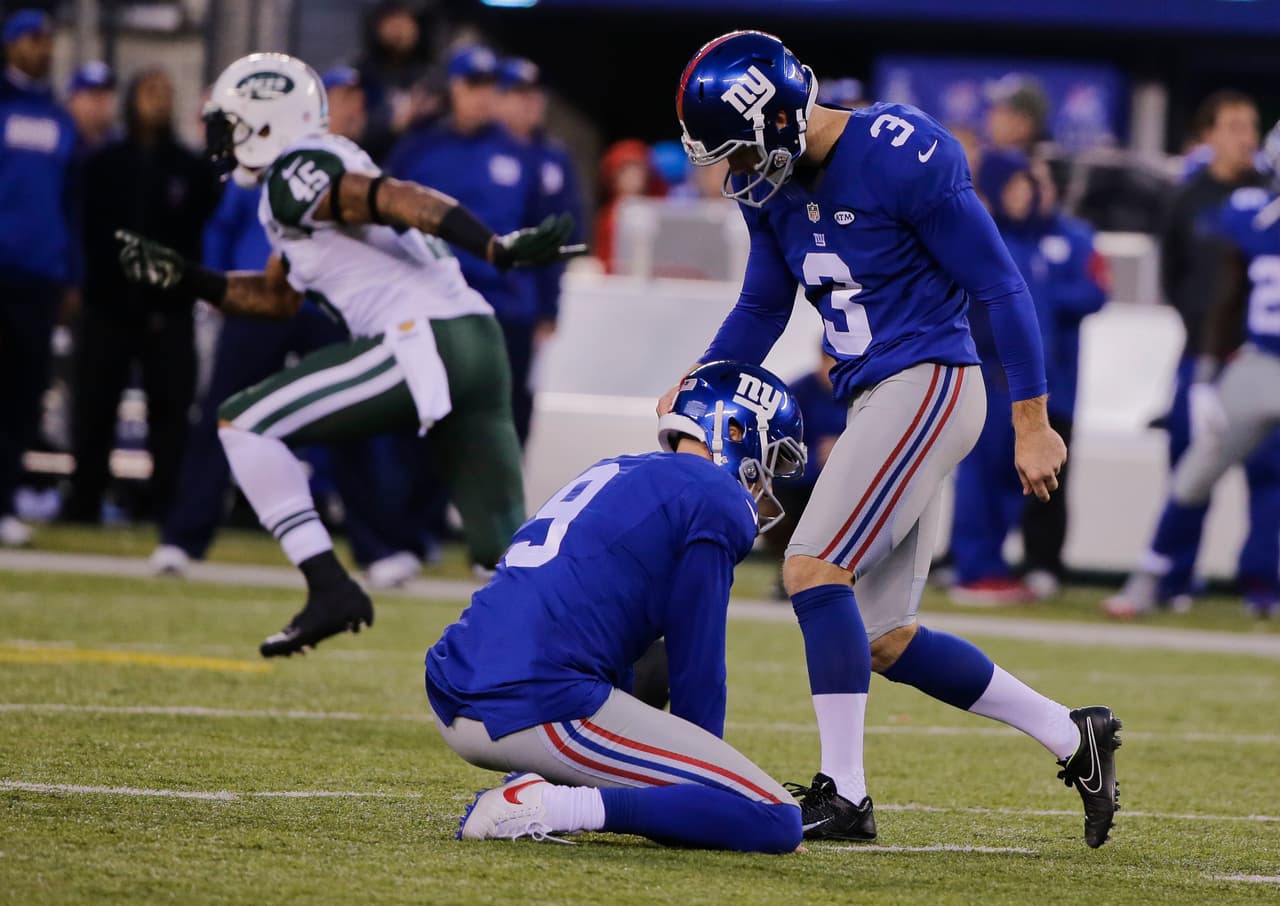 Los New York Jets vencieron 23 - 20 a los New York Giants en dramático partido que se definió en tiempo extra.