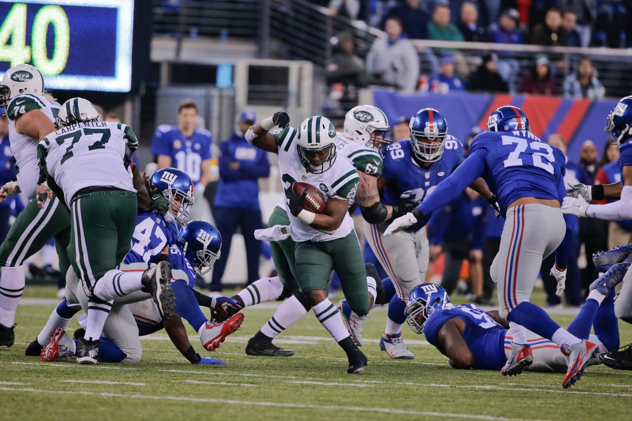 Los New York Jets vencieron 23 - 20 a los New York Giants en dramático partido que se definió en tiempo extra.