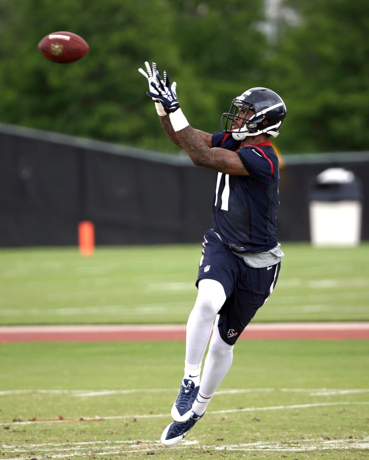 Checa las imágenes del novato receptor de los Houston Texans, Jaelen Strong, durante su sesión de fotos y dentro de los entrenamientos (AP-NFL).