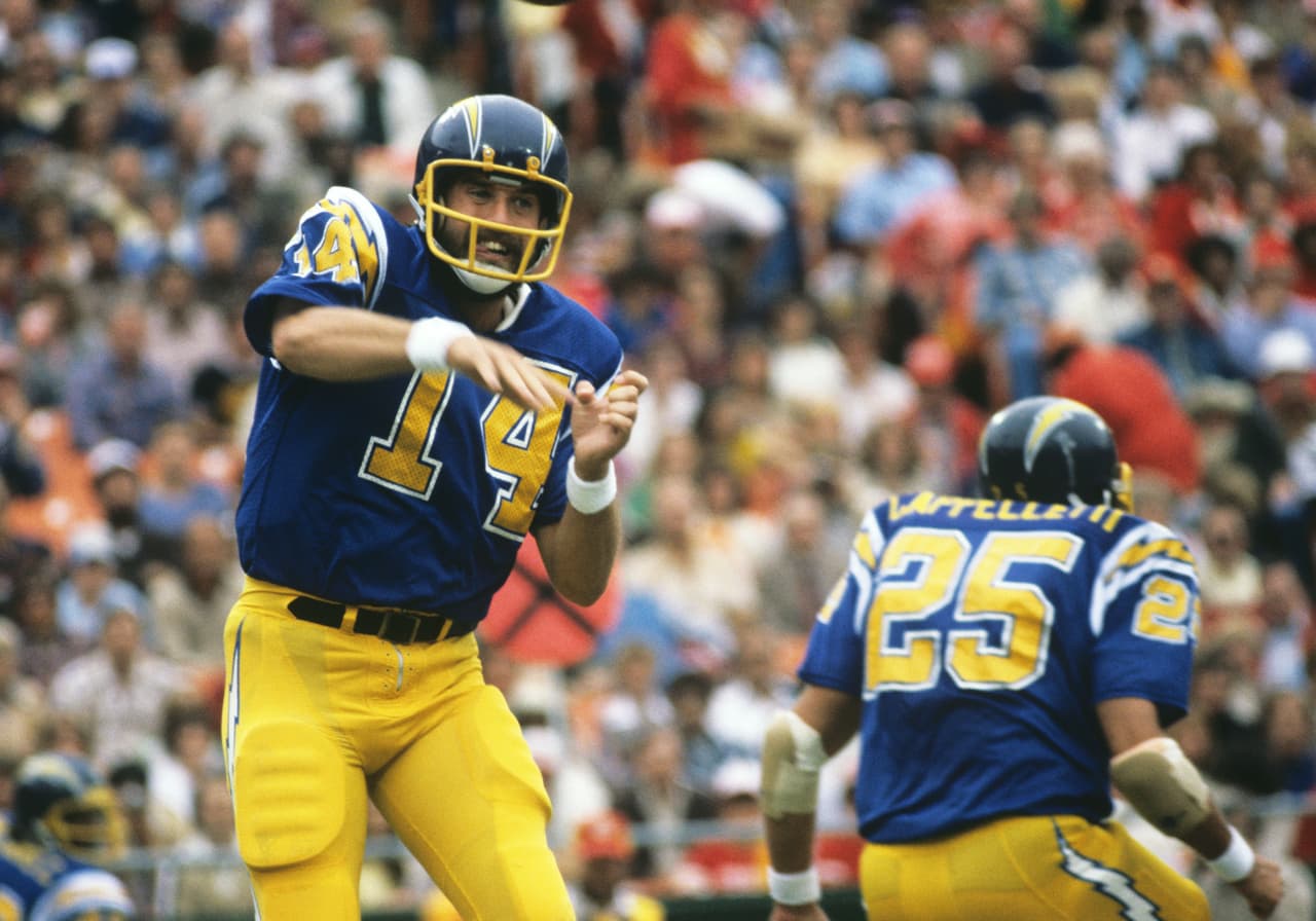 <b>#14: Dan Fouts</b>
<br>43,040 yards (1973-1987)