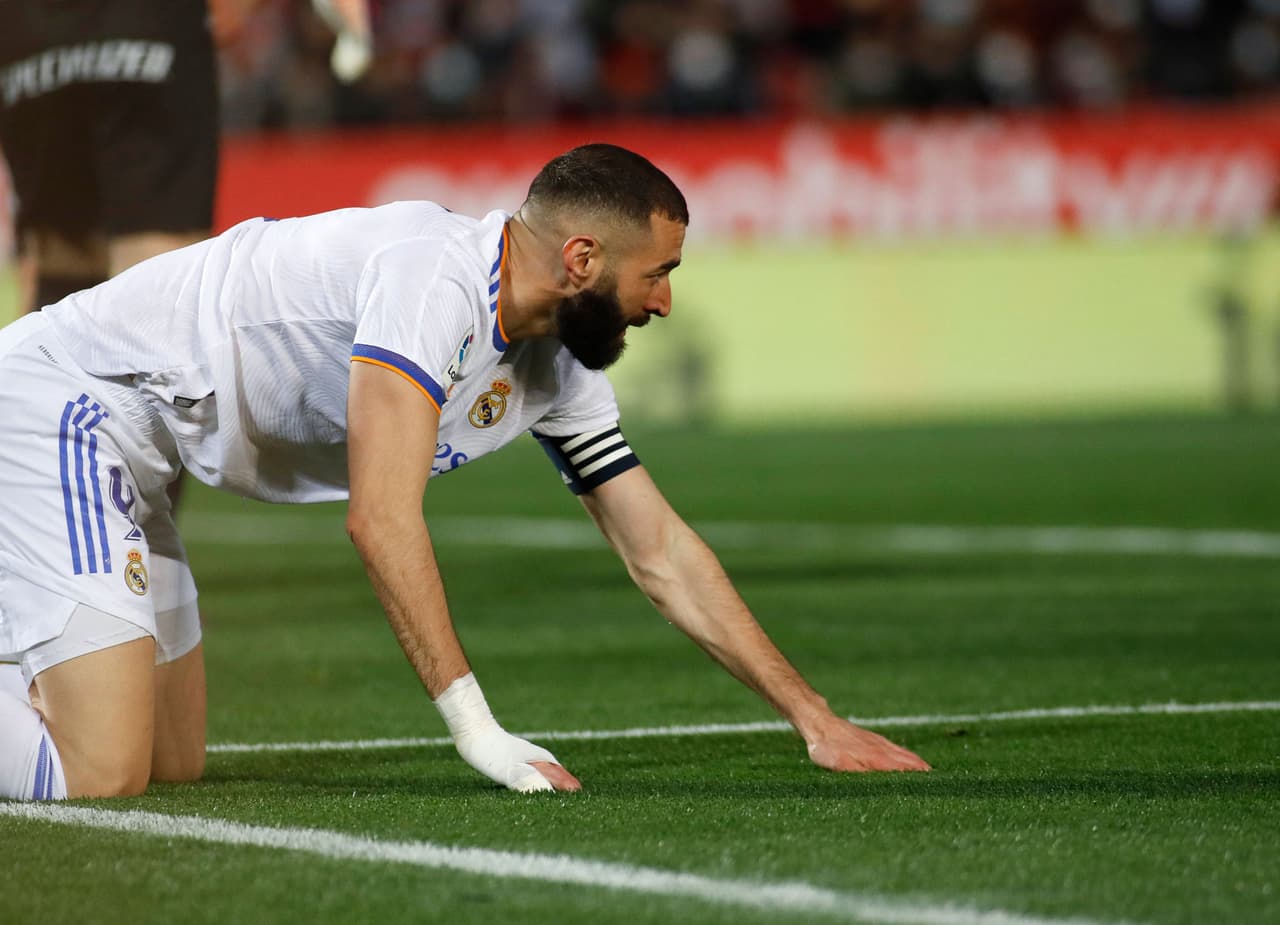 Gracias a un doblete de Karim Benzema y otro tanto del brasileño Vinícius, el Real Madrid venció al Mallorca y aumentó su ventaja en el liderato a 10 puntos sobre el Sevilla.