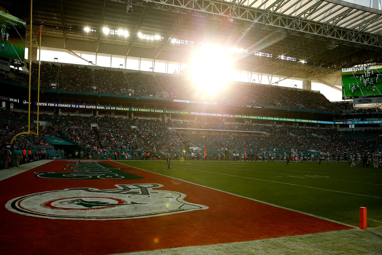 Miami Dolphins
<b>37-31</b> Philadelphia Eagles