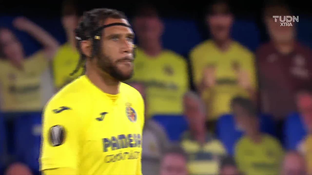 Arranca el partido y la pelota está en juego.
