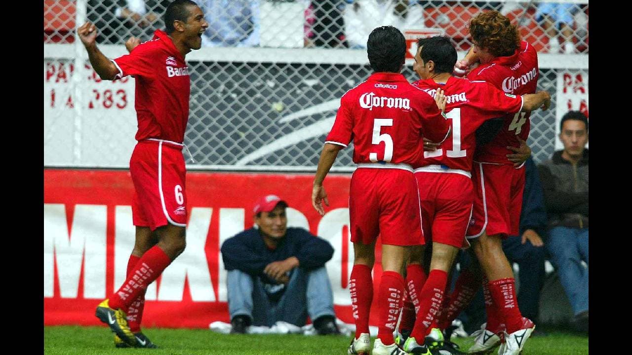 Desde el minuto 10 Toluca ya ganaba el encuentro. Franky Oviedo salió expulsado al 16’ y el infierno ardió.
