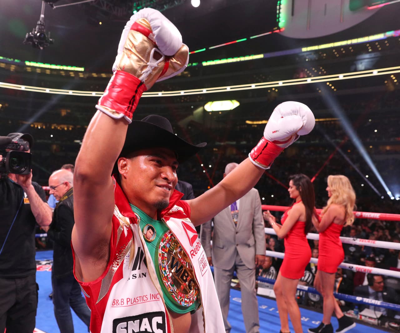 Mikey García da golpe de autoridad ante Jessie Vargas